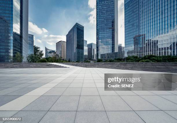 empty square by modern architectures - glass building road stockfoto's en -beelden