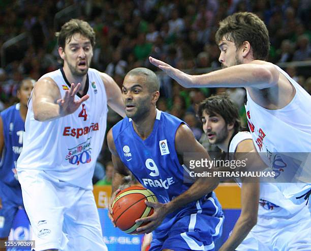 Spain's Pau Gasol and Marc Gasol vie with France's Tony Parker during the Eurobasket 2011 final basketball match Spain against France in Kaunas on...