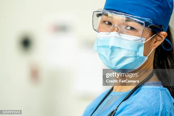 Nurses Isolation Nurse In Isolation Mask Photos and Premium High Res Pictures - Getty Images