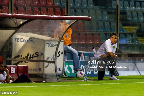 Coach Alfredo Aglietti of ChievoVerona follows the match during the serie B match between US Cremonese and ChievoVerona at Stadio Giovanni Zini on...