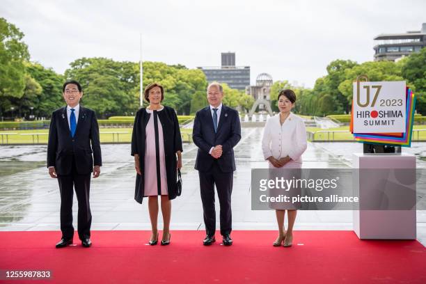 May 2023, Japan, Hiroshima: Fumio Kishida , Prime Minister of Japan, and his wife Yuko Kishida welcome German Chancellor Olaf Scholz and his wife...