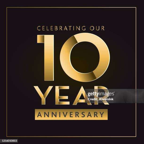 golden 10th anniversary feier label designs - 10th anniversary stock-grafiken, -clipart, -cartoons und -symbole