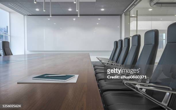 moderner sitzungssaal - board room stock-fotos und bilder