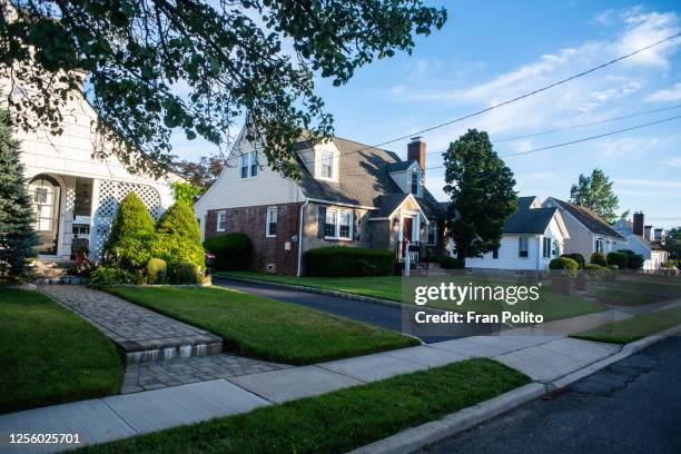 home in a suburban neighborhood. - long beach new york foto e immagini stock