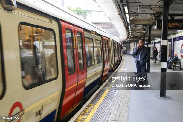 Train at Sloane Square London underground station.