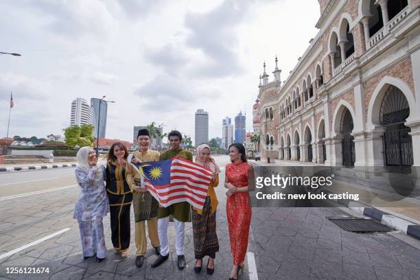 malaysian ethnic with traditional clothing at merdeka square kuala lumpur - malaysian culture stock pictures, royalty-free photos & images