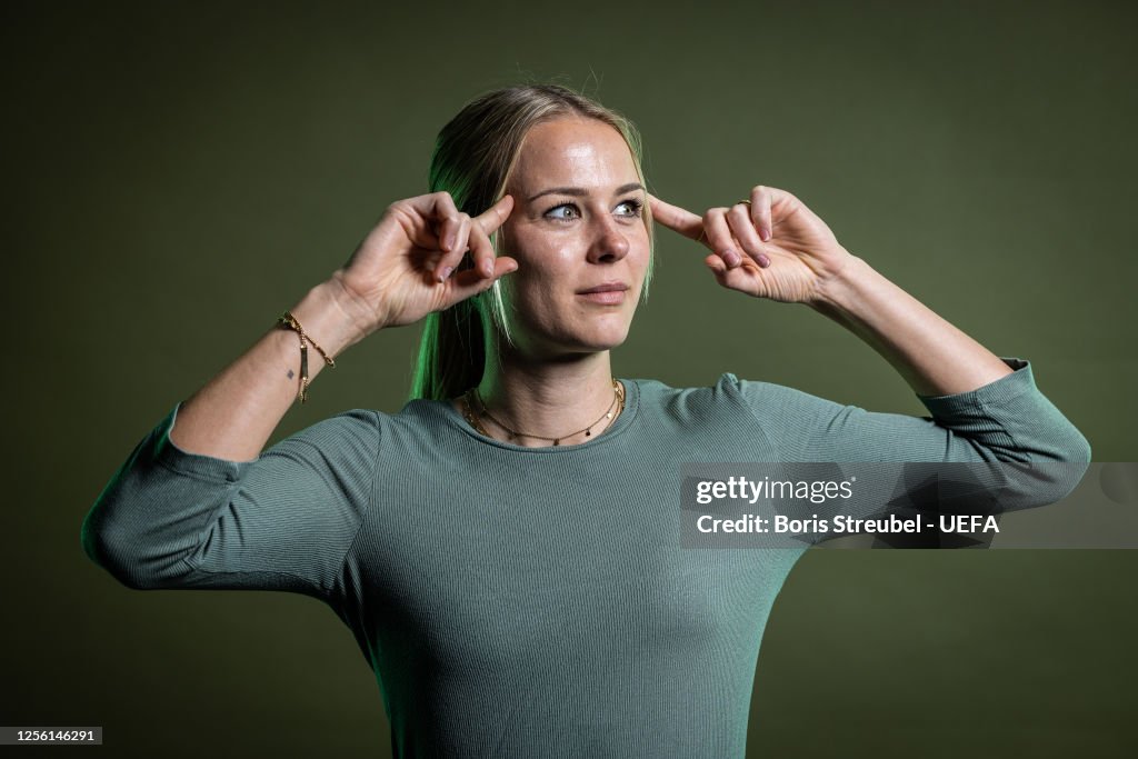 Merle Fromms Goalkeeper Merle Frohms of VfL Wolfsburg poses during the UEFA... News ...