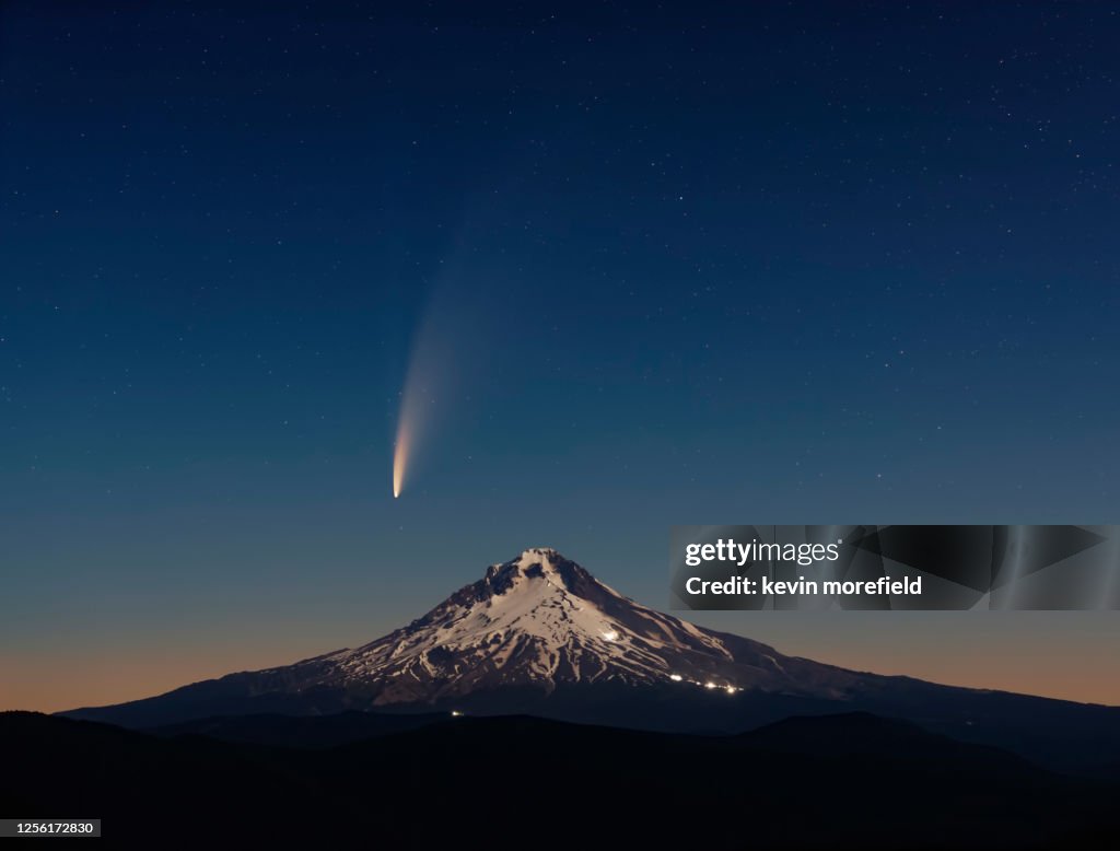 Comet Neowise over Mount Hood