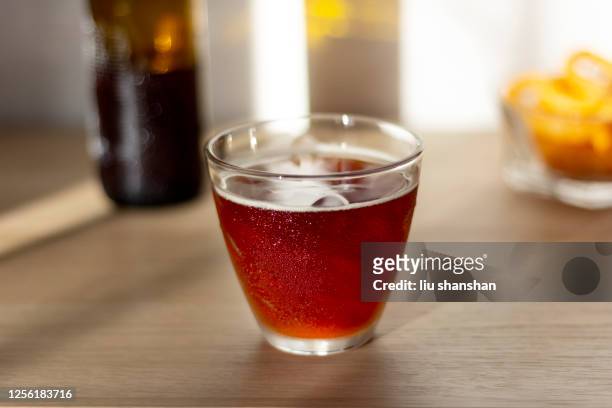 un bicchiere di birra - bicchiere stock pictures, royalty-free photos & images