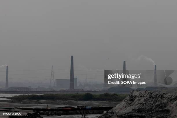 Smoke comes out from kiln towers at a brickfield on the outskirt of Dhaka. A recent reports has concluded that air pollution can shorten life...