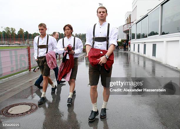 Manuel Neuer of FC Bayern Muenchen arrives with his team mates Takashi Usami and Nils Petersen for the Paulaner photocall at Bayern Muenchen`s...