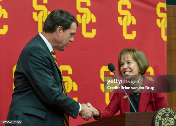 New USC athletic director Mike Bohn, left, shakes hands with USC President Carol L. Folt, right, during news conference on the USC campus in Los...