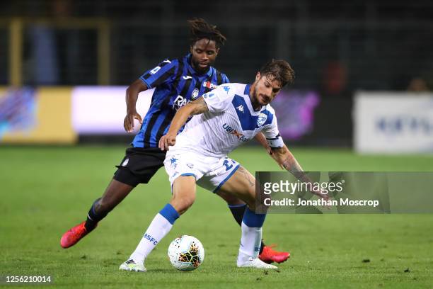 Adrien Tameze of Atalanta controls the ball against Daniele Dessena of Brescia Calcio during the Serie A match between Atalanta BC and Brescia Calcio...