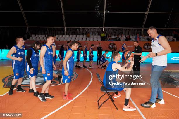 Final Four Ambassador Paulius Jankunas and 12 participants from Special Olympics Lithuania participate in the Turkish Airlines EuroLeague Final Four...