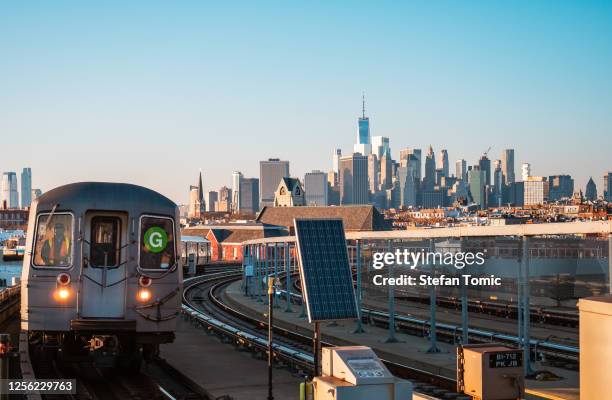 train arriving to a metro station in brooklyn - new york city subway stock pictures, royalty-free photos & images