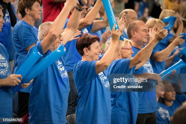 Crowd Cheer Stadium Clapping Photos and Premium High Res Pictures ...