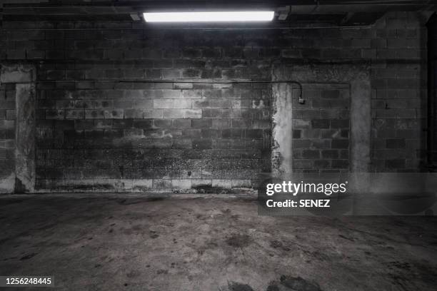 empty pit garage - empty intersection stock pictures, royalty-free photos & images