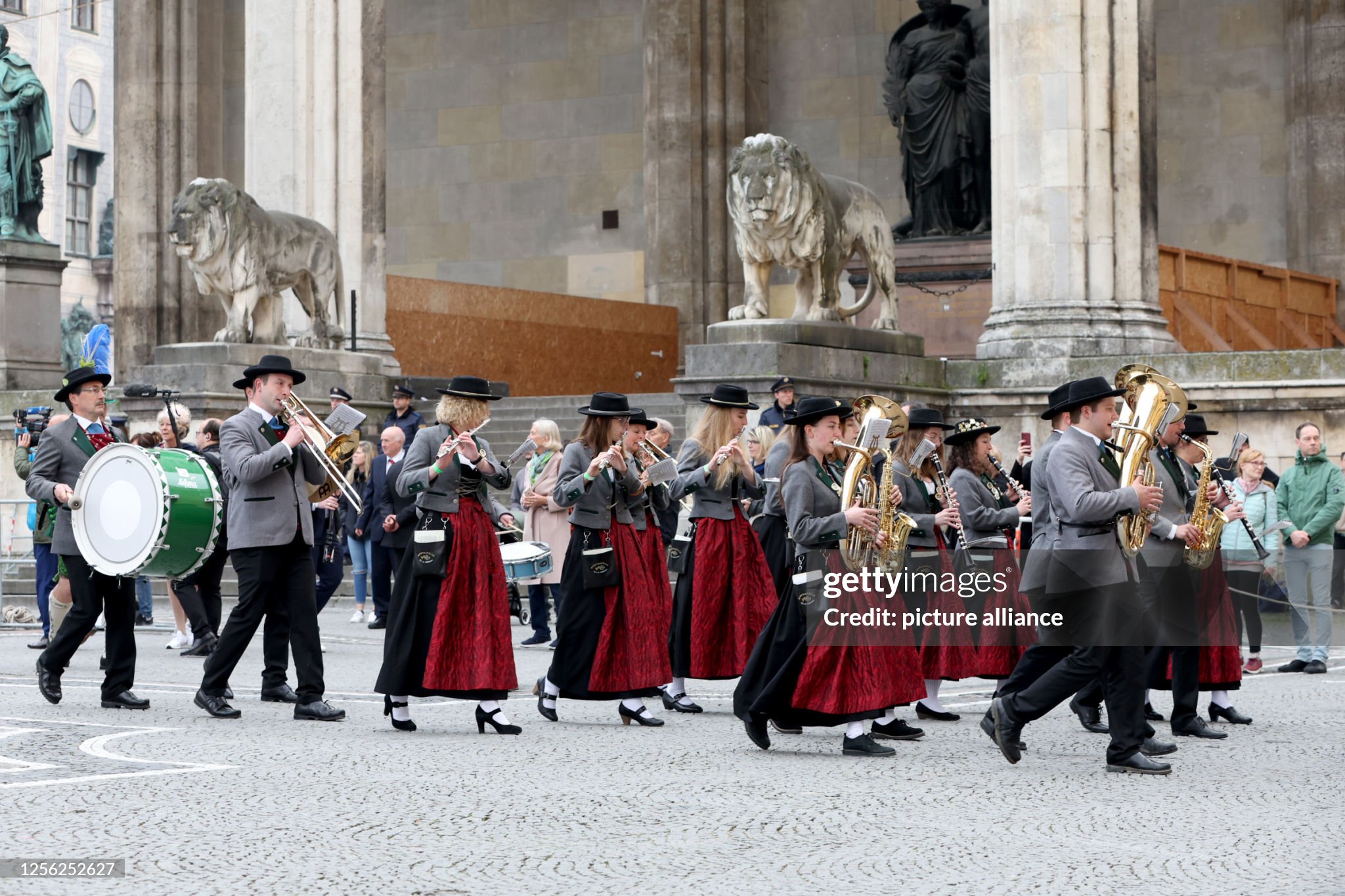 20-may-2023-bavaria-munich-bavarian-traditional-costume-societies-parade-across-odeonsplatz-to.jpg
