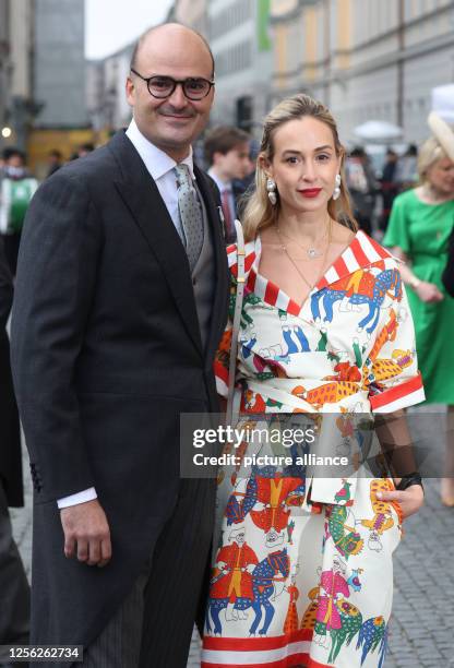 May 2023, Bavaria, Munich: Albert von Thurn und Taxis and his sister Elisabeth von Thurn und Taxis arrive at the Theatinerkirche for the church...