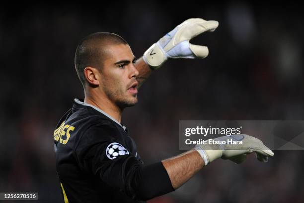 Victor Valdes of Barcelona gestures during the UEFA Champions League semi final first leg match between Barcelona and Chelsea at the Camp Nou on...