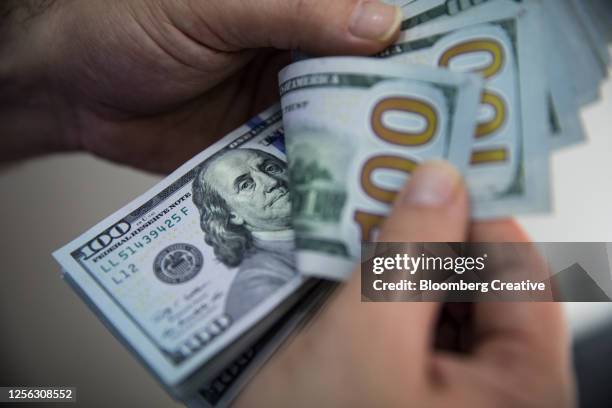 american u.s. 100 dollar bills - dollar signs imagens e fotografias de stock