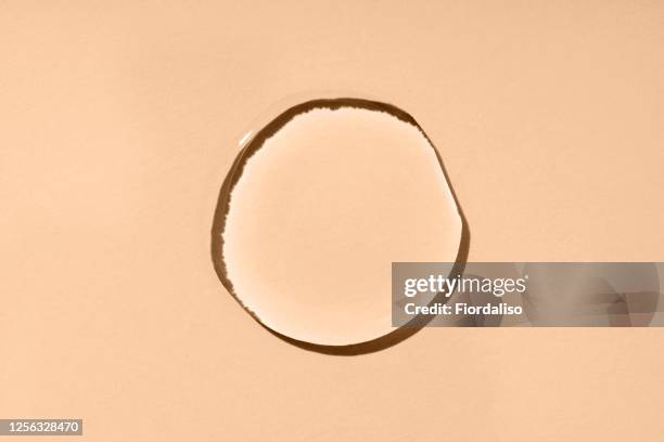 transparent liquid gel on a beige background - enzymes cosmetics stockfoto's en -beelden