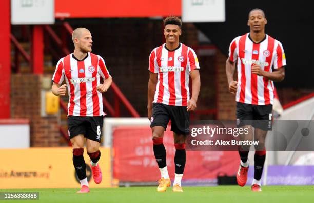 Ollie Watkins of Brentford celebrates with his team mates after scoring his team's first goal during the Sky Bet Championship match between Brentford...
