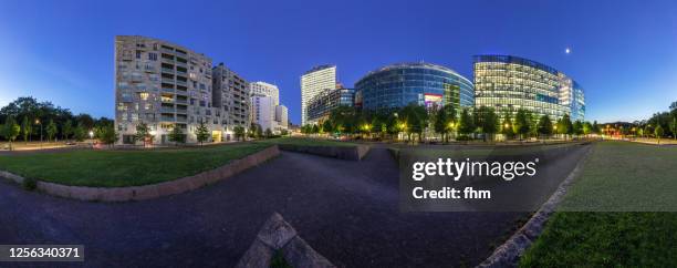 berlin skyline panorama - centro sony de berlim imagens e fotografias de stock
