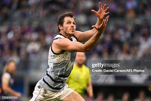 Isaac Smith of the Cats runs to mark the ball during the 2023 AFL Round 10 match between Walyalup/Fremantle Dockers and the Geelong Cats at Optus...