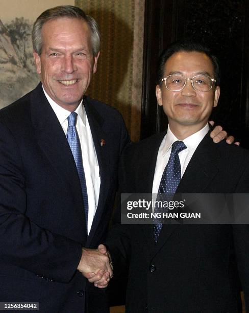 Commerce secretary, Don Evans shakes hands with Chinese Premier Wen Jiabao during a meeting in Beijing, 28 October 2003. Evans on Tuesday urged China...