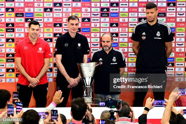 Kostas Sloukas, #11 of Olympiacos Piraeus, Georgios Bartzokas, Head Coach of Olympiacos Piraeus, Chus Mateo, Head Coach of Real Madrid and Walter...