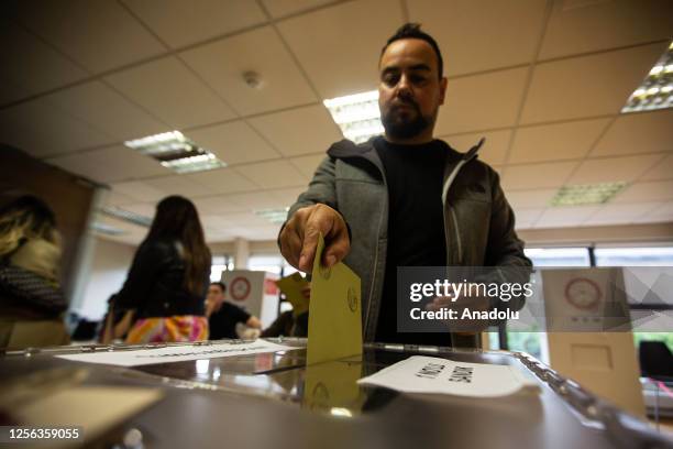 Turkish citizens living abroad cast their votes for the second round of Turkiye's presidential elections in Dublin, Ireland on May 20, 2023.