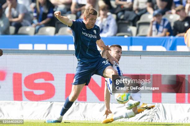 Dominique Heintz of VfL Bochum and Jonjoe Kenny of Hertha BSC Berlin battle for the ball during the Bundesliga match between Hertha BSC and VfL...