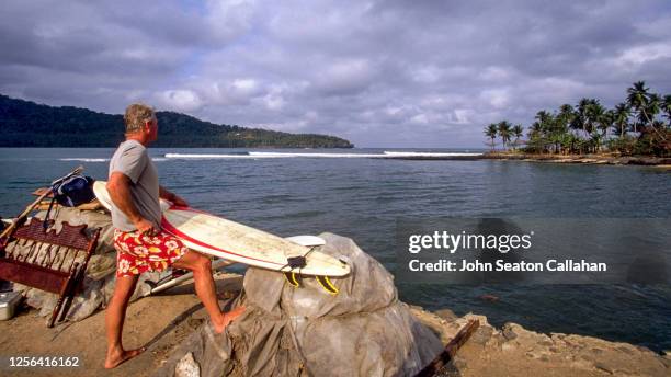 são tomé and principé, são tomé, waves - são tomé e principe stock-fotos und bilder