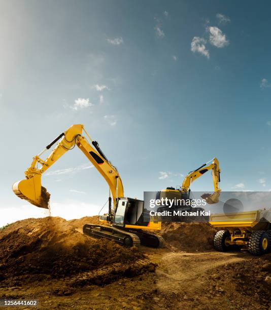 excavation machine moving dirt - caterpillar equipment stock pictures, royalty-free photos & images