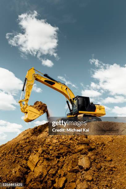 excavation machine moving dirt - caterpillar equipment stock pictures, royalty-free photos & images