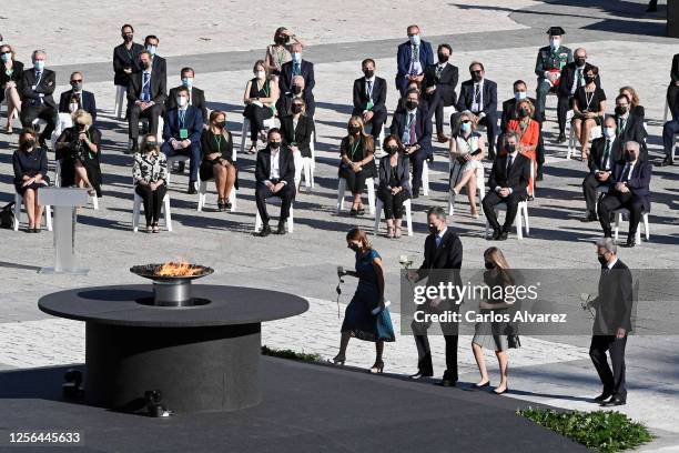 Aroa López, nurse at the Vall d'Hebron hospital in Barcelona, King Felipe of Spain, Crown Princess Leonor and Hernando Fernández Calleja lay down...