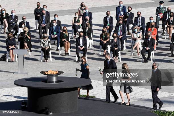 Aroa López, nurse at the Vall d'Hebron hospital in Barcelona, King Felipe of Spain, Crown Princess Leonor and Hernando Fernández Calleja lay down...