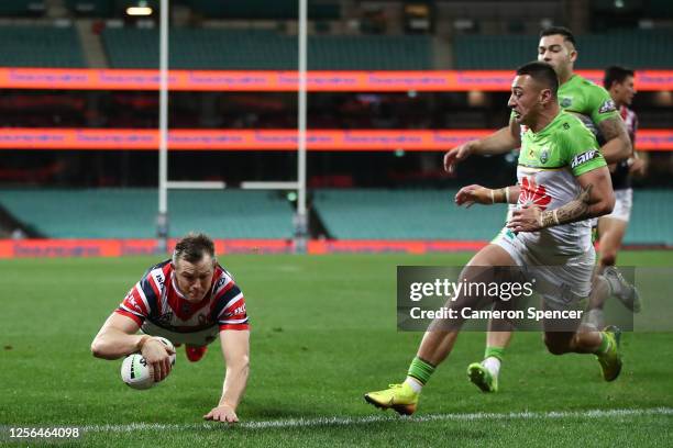 Brett Morris of the Roosters scores a try during the round 10 NRL match between the Sydney Roosters and the Canberra Raiders at the Sydney Cricket...