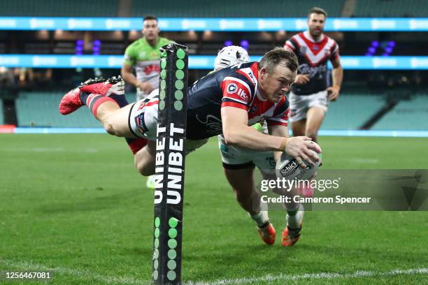 Brett Morris of the Roosters scores a try during the round 10 NRL match between the Sydney Roosters and the Canberra Raiders at the Sydney Cricket...