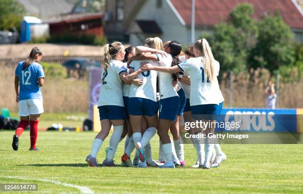 England team celebrate during the UEFA Women's European Under-17 Championship 2022/23 Group B match between of France and England at Võru Staadion on...