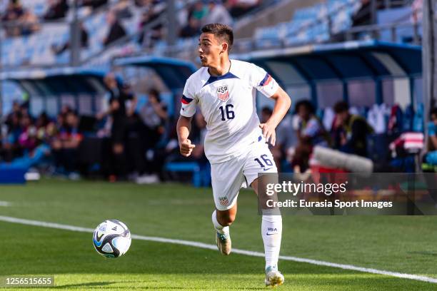 Owen Wolff of United States controls the ball during FIFA U-20 World Cup Argentina 2023 Group B match between USA and Ecuador at Estadio San Juan del...