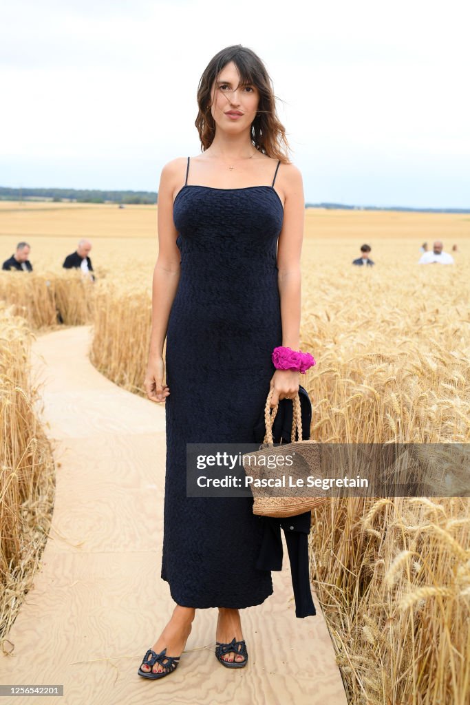 "L'Amour" : Jacquemus Spring-Summer 2021 : Front Row