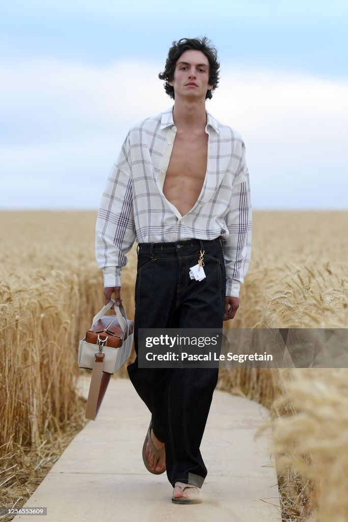 "L'Amour" : Jacquemus Spring-Summer 2021 Show