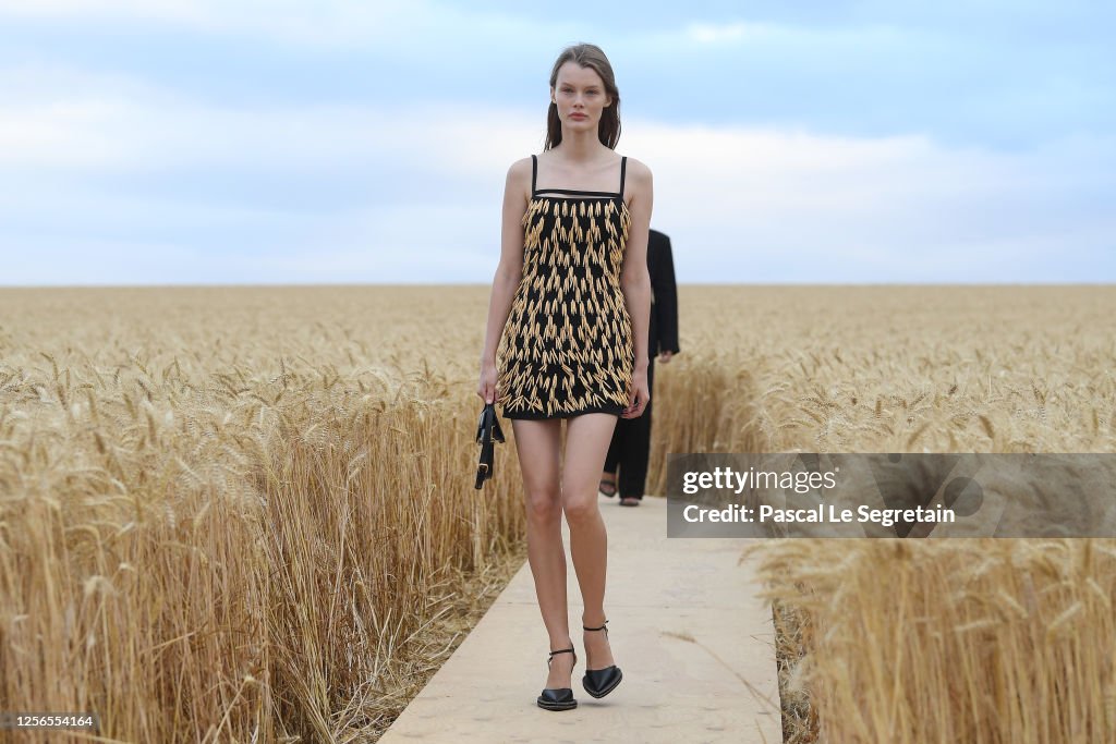 "L'Amour" : Jacquemus Spring-Summer 2021 Show