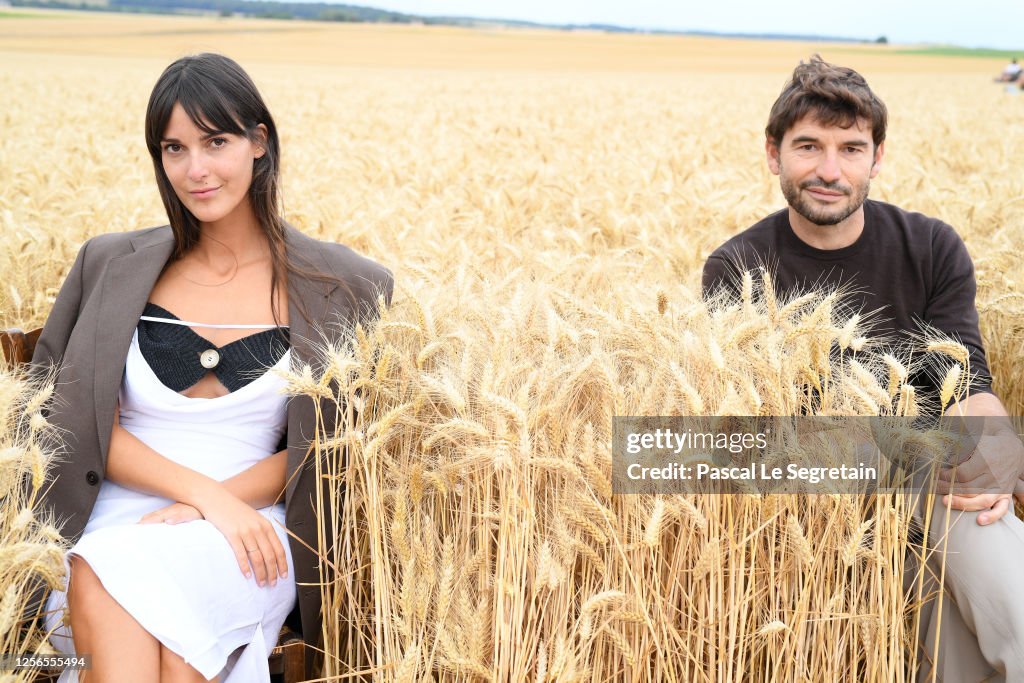 "L'Amour" : Jacquemus Spring-Summer 2021 : Front Row