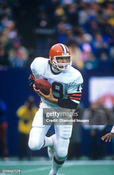 Quarterback Bernie Kosar of the Cleveland Browns drops back to pass during a game against the New York Giants on December 1, 1985 at Giants Stadium...