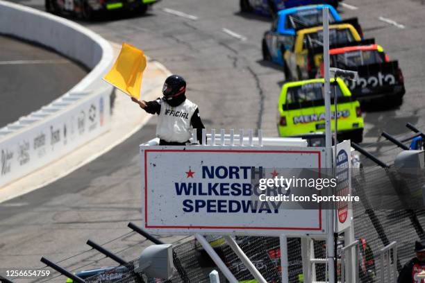 Flagman Races The Flagman Photos and Premium High Res Pictures - Getty Images