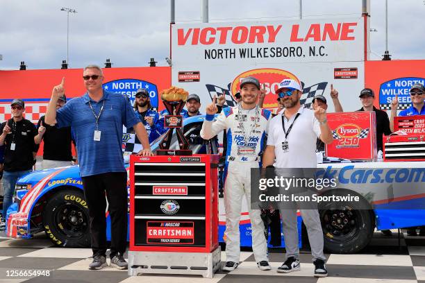 Lane Larson 105 Carscom Stock Photos, High-Res Pictures, and Images - Getty Images