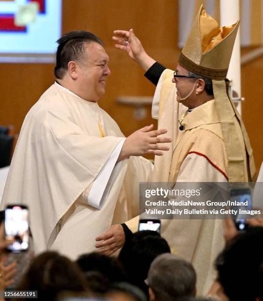 Rev Alberto Rojas San Bernardino Split Photos and Premium High Res Pictures - Getty Images